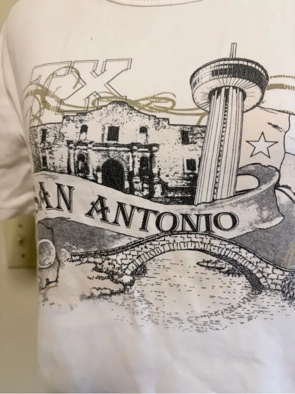 5/$30 🎈 Sun T’s medium Magical San Antonio Color-Changing Graphic Tee - Image 2