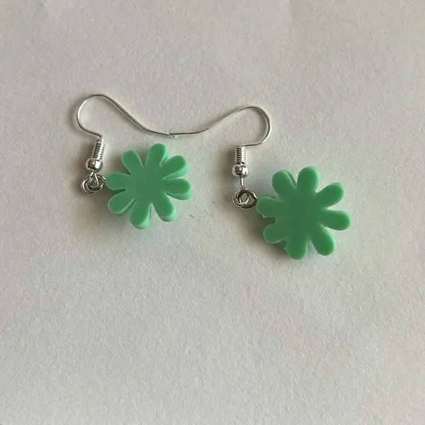 3/$20 Green and White Silver Plated Flower Floral Groovy Dangling Drop Earrings - Image 2
