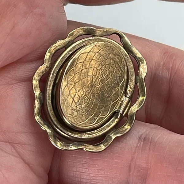 VTG WWII USN( United States Navy) sweetheart locket. Mother of pearl with Anchor - Image 3