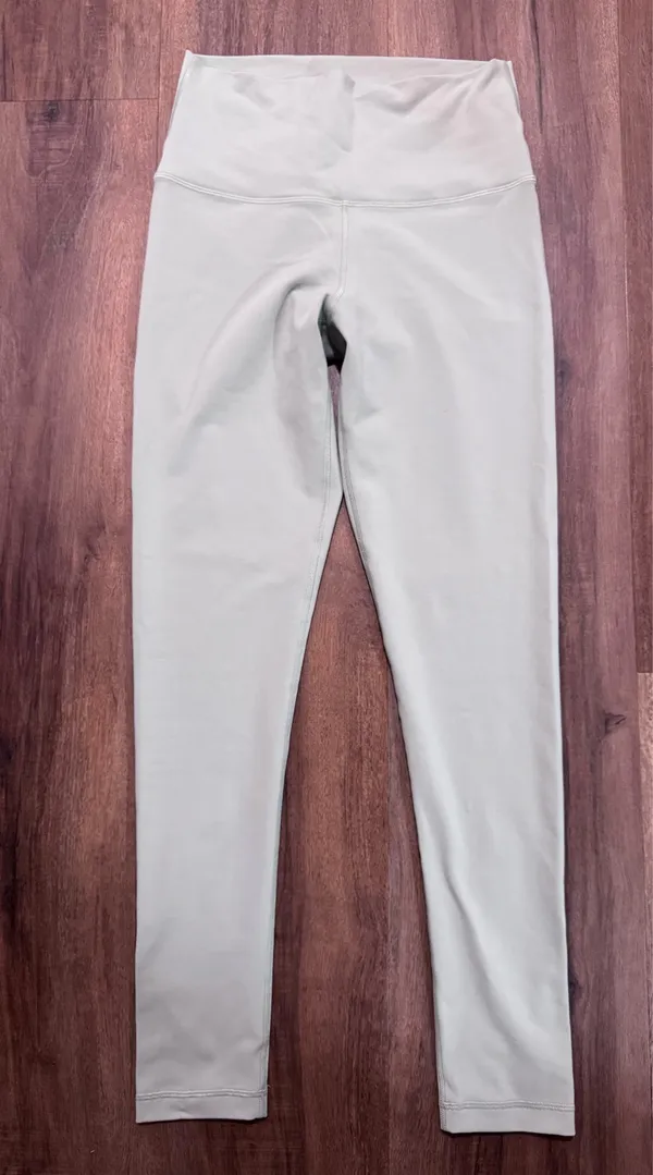 Aritzia TNAction leggings Medium - Image 4