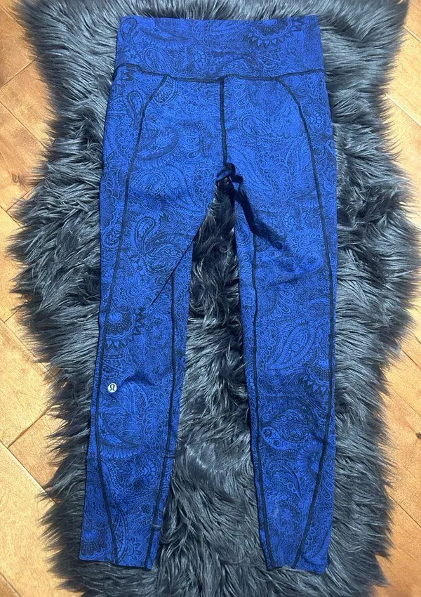 Lululemon Like Nothing 7/8 Tight in Antique Paisley Sapphire Leggings Sz 6 - Image 5