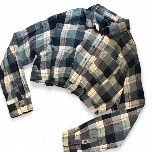 Forever 21 blue and white blue two-tone baggy plaid cropped flannel - Image 2
