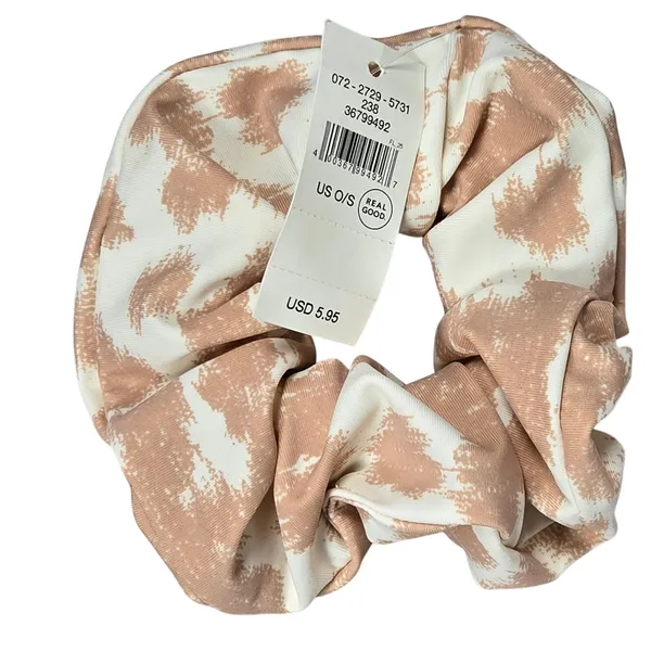 Aerie 4 Piece Scrunchie Set Floral Pink Giraffe Print Yellow Daisy‎ - Image 2