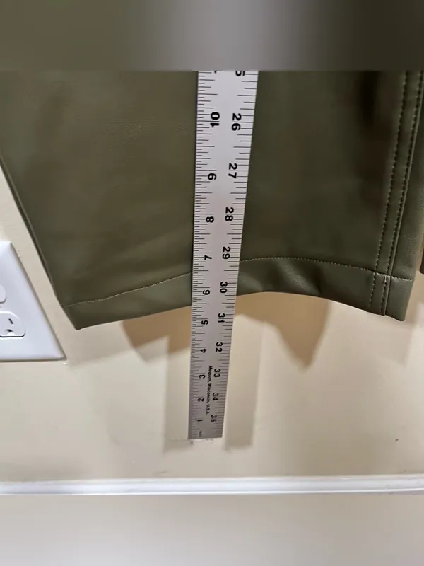 NWT Abercrombie & Fitch ‘90s Relaxed High Rise Vegan Leather Cargo Pants, sz 4 - Image 5