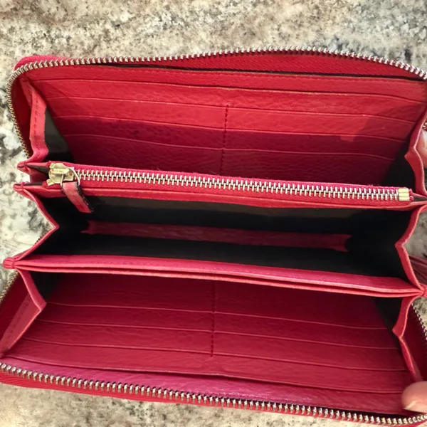 Gucci Pebbled Calfskin Soho Zip Around Wallet, magenta 💕 - Image 3
