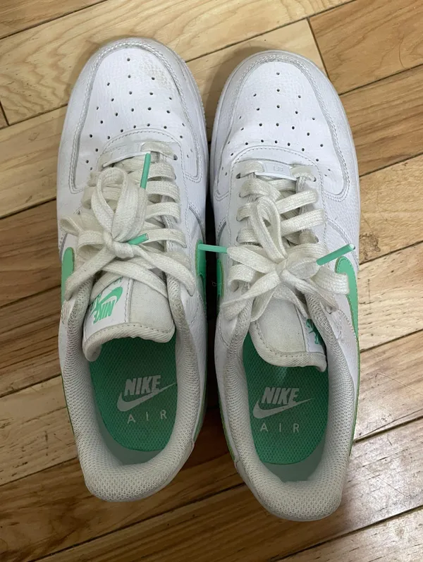 Nike White  Air Force 1 w green *SIZE 8 - Image 2