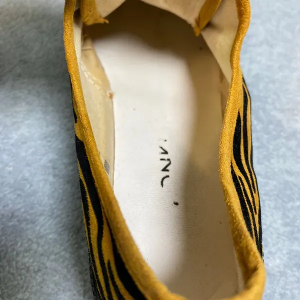 Mango Monki Zebra Print Platform Sneaker‎ Women's Size 9 Yellow Black Animal Lace FLAW - Image 8