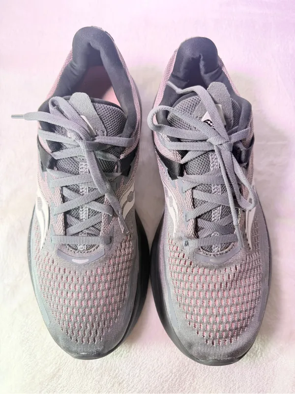 Saucony Women's Grey and Pink PWRRUN+ Running Shoe - Image 4
