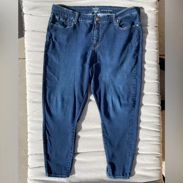 🌸Levi’s blue jeans Size 18 short petite w/ stretch mid-rise skinny women’s pant - Image 3
