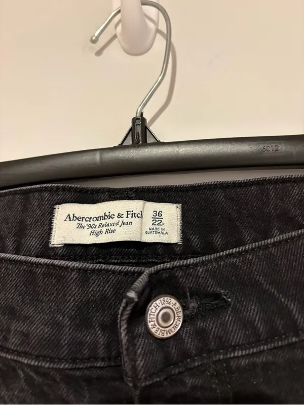 Abercrombie & Fitch High Rise 90’s Relaxed Cropped‎ Jeans raw hem black 36/22R - Image 3