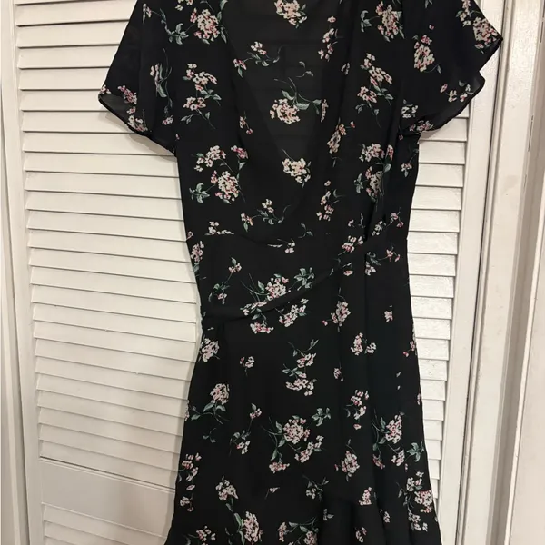 Abercrombie and Fitch floral ruffle wrap dress mini medium - Image 5