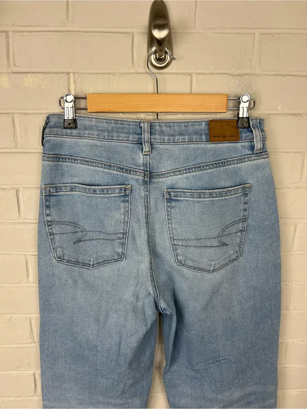 American Eagle Distressed Light Wash Mom Straight Jeans Size 4 - Image 8