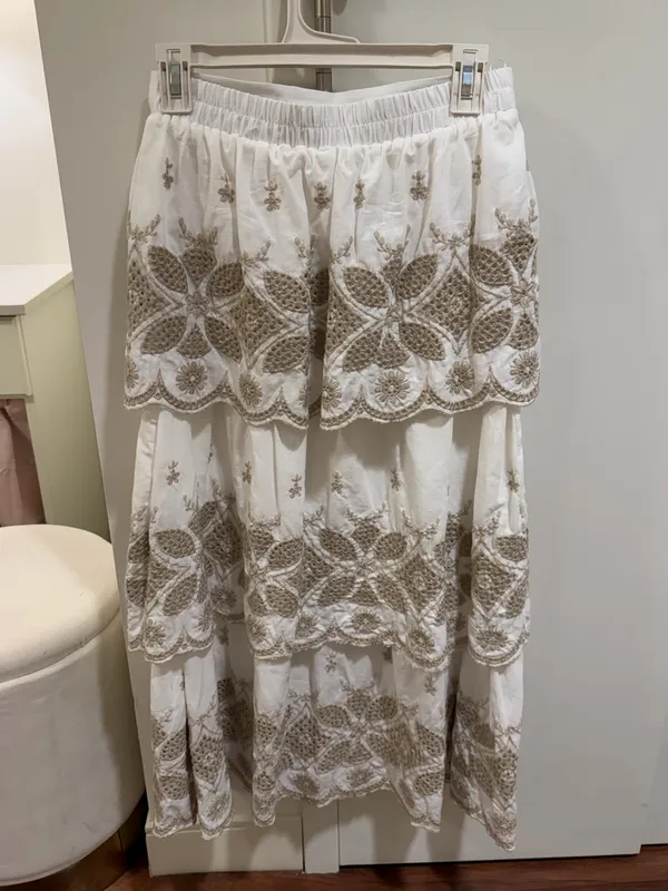 Illa Illa White and Tan Pattern Tiered Maxi Skirt and Top Set - Image 7