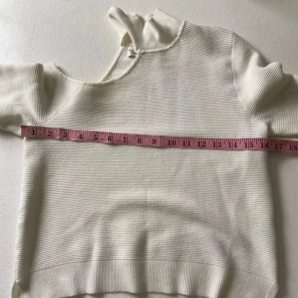 Abercrombie & Fitch Soft A&F Collection Cutout Sweater Medium - Image 5