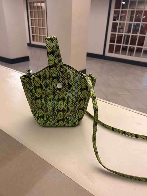 Purse green snakeskin faux leather no flaws - Image 6