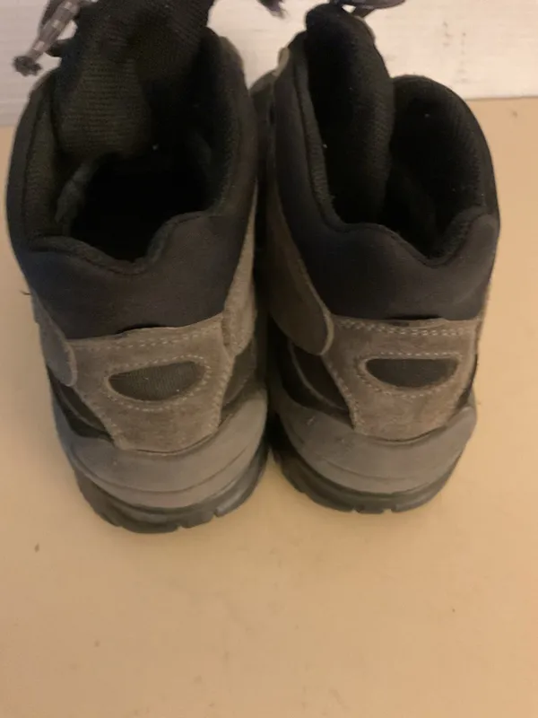 Asolo Women's Gray and Black suede Hiking boots Size 6.5 - Image 8