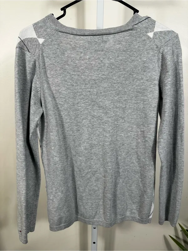 N70. Tommy Hilfiger Gray and White Argyle V-Neck Sweater - Image 3