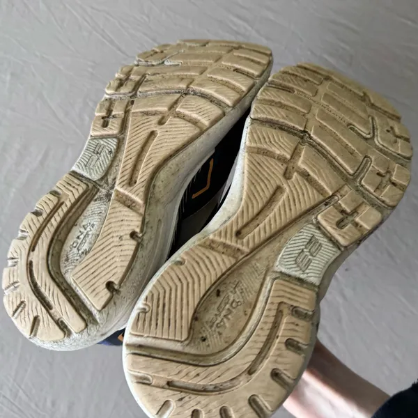 Brooks Adrenaline GTS 23 Sneakers - Image 10