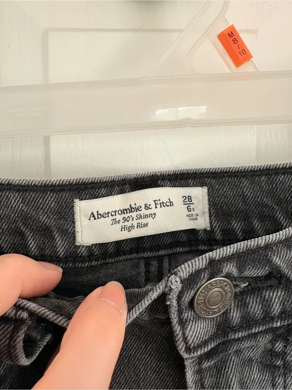 Abercrombie & Fitch The 90’s Skinny High-Waist Charcoal Gray Straight Leg Jeans - Image 2