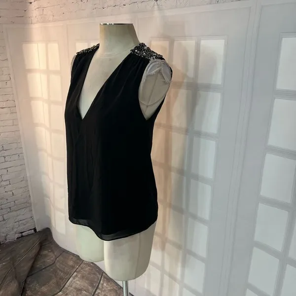 Alice & Olivia black embellished shoulder sleeveless blouse size XS - Image 5