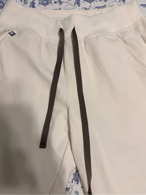 FIGS Zamora Ivory joggers elastic waist drawstring women’s size SMALL - Image 6