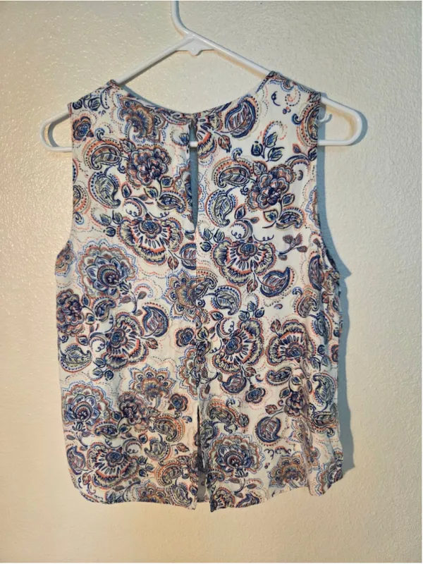 Renee C. Women’s Sleeveless Paisley V-Neck Blouse Keyhole Split Back Size M W-17 - Image 2