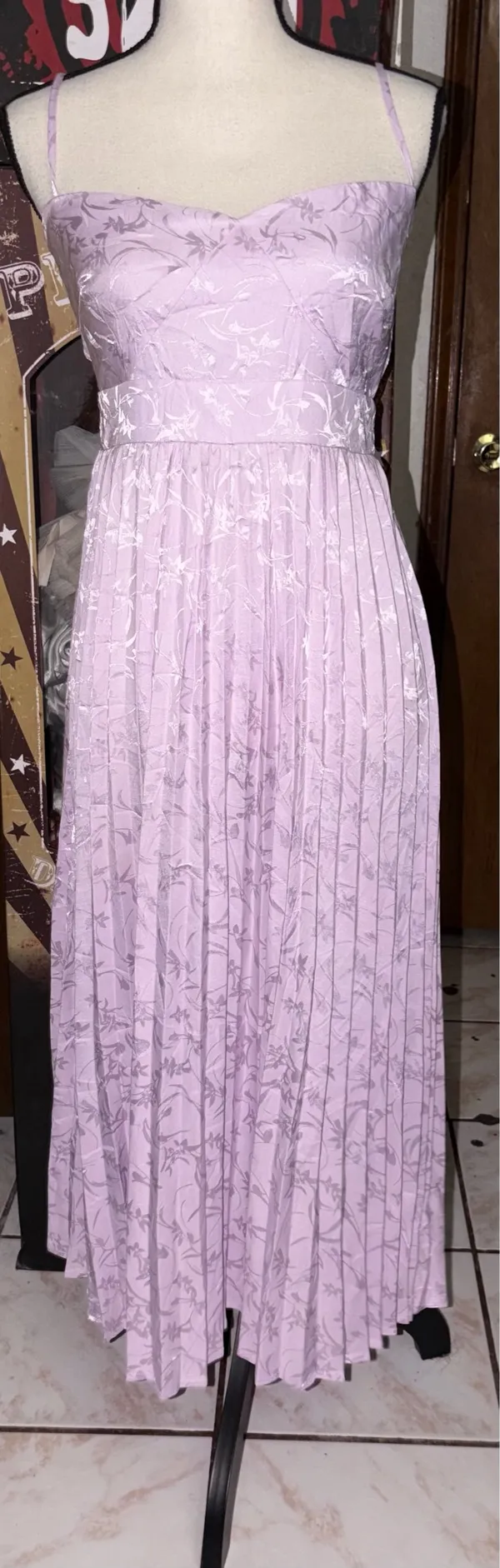 Lulus Regal Romance Lavender Floral Jacquard Pleated Satin Midi Dress - Image 4
