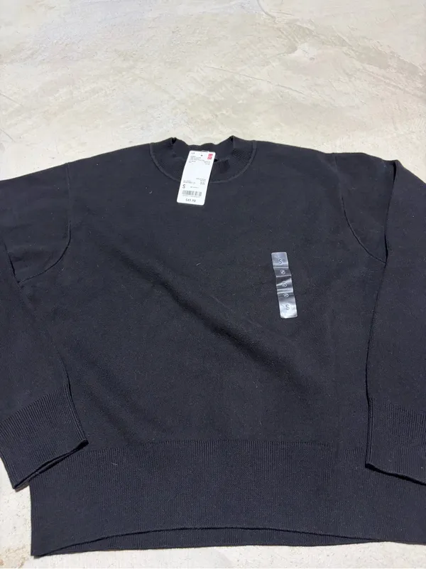 Uniqlo NWT smooth cotton blend long sleeve Black Crewneck Sweater SMALL MSRP$50 - Image 2