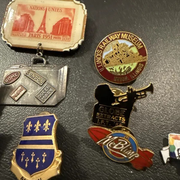 Large Lot Of‎ 16 Vintage Lapel Pins Pin Brooches Collectible - Image 3
