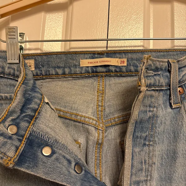 Levi’s High-Waisted Ribcage Straight Jeans - Image 2
