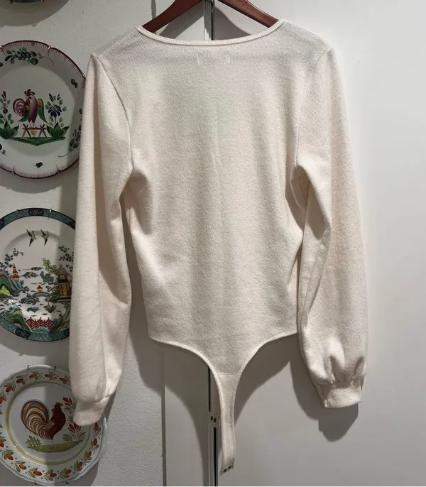 Abercrombie and Fitch V Neck Knit Bodysuit - Image 9