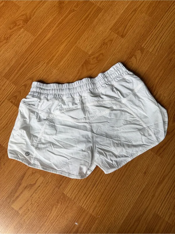 Lululemon Tracker Short IV *2-way Stretch 4" Size 8 - Image 2