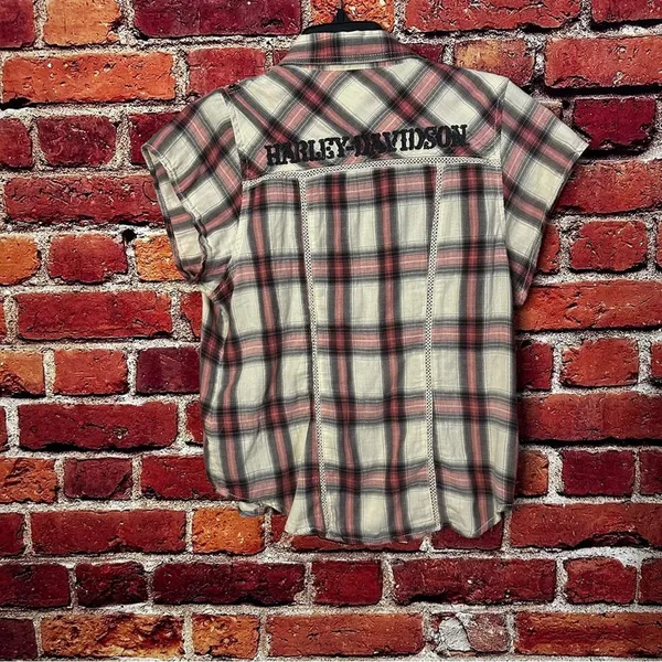 Women’s Harley Davidson button-down - Image 2