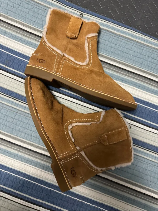 Ugg women’s Catica boots - Image 2