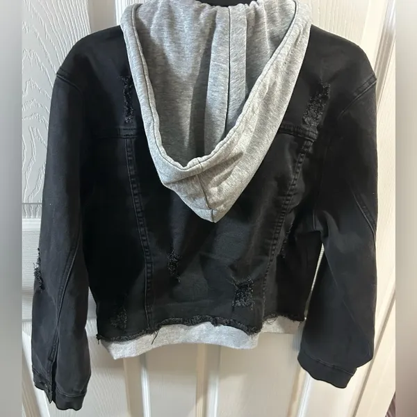Contraband Black Distressed Denim Jacket w attached gray hoodie medium - Image 6