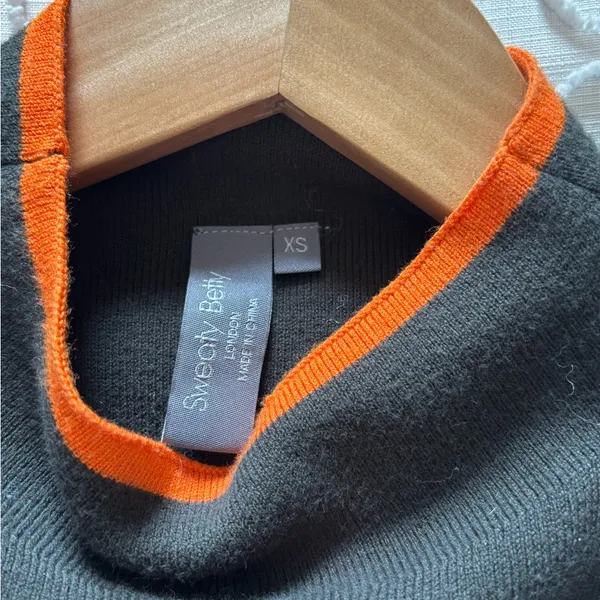 Sweaty Betty Serenity Cropped Boxy Jumper Green‎ with Orange Trim Mock Neck - Image 5