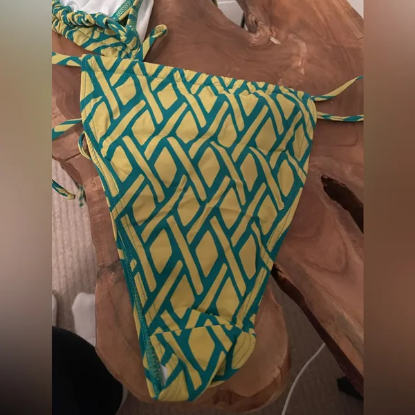 NWOT MISSGUIDED SWIMMING SUIT BIKINI S - Image 2