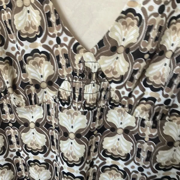 FINAL MARKDOWN Agb ladies top medium - Image 2