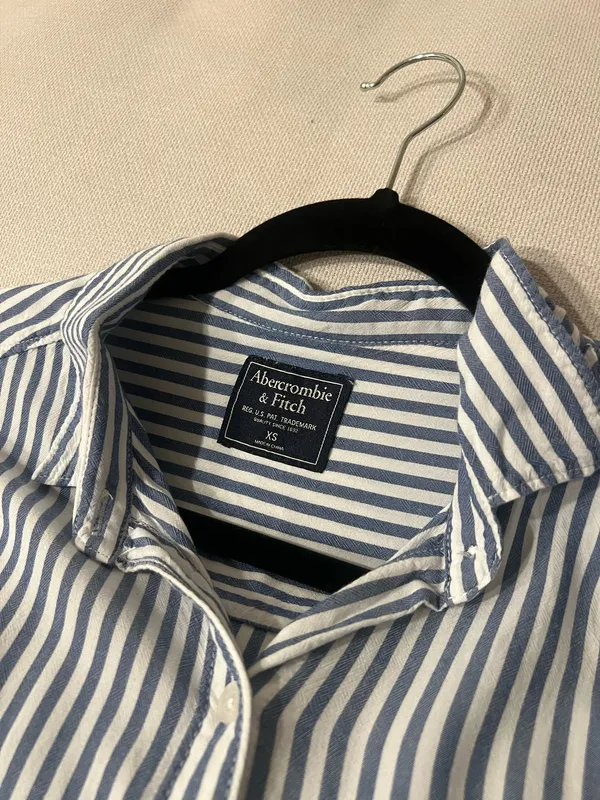 ANF Abercrombie and Fitch Blue White Vertical Striped Button Down Up Blouse Top Shirt - Image 3