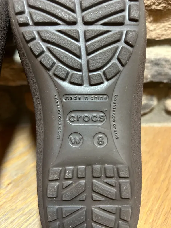 Crocs flat slip-on shoes size 7.5/8 - Image 7