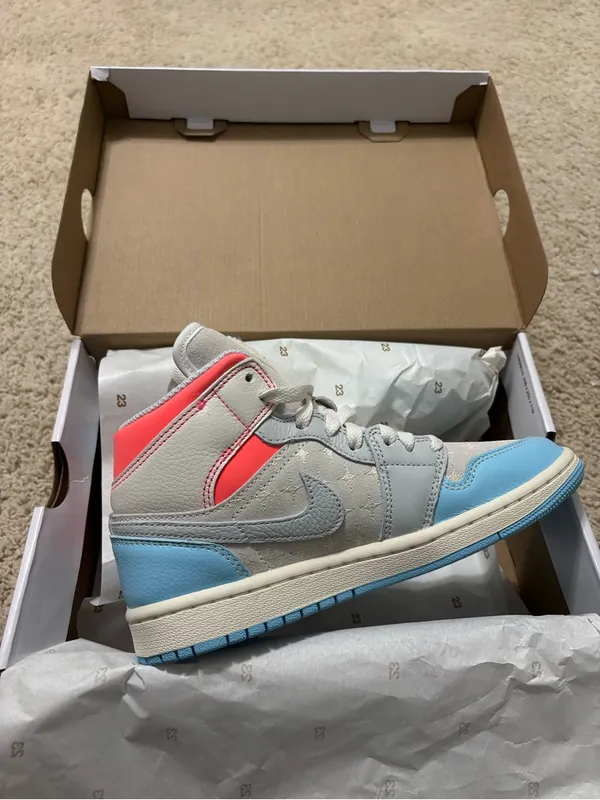 Women’s Air Jordan 1 - Image 2