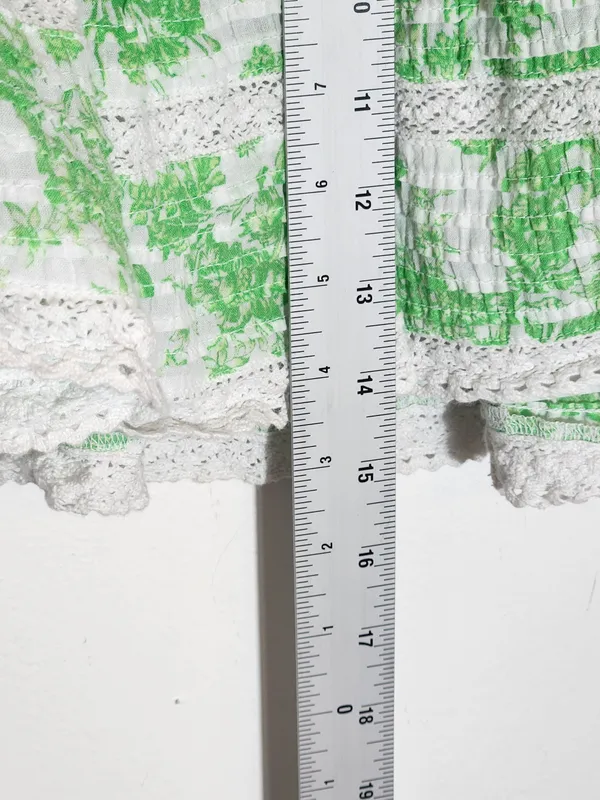 Aerie Green and White Floral Tiered Mini Skirt Size Medium - Image 6