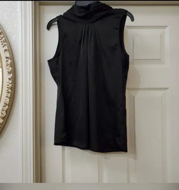 New York Company sleeveless blouse is a size small. - Image 2