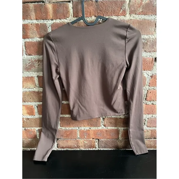 Aritzia Babaton Contour Crew Cropped Longsleeve Brown Size XS - Image 5