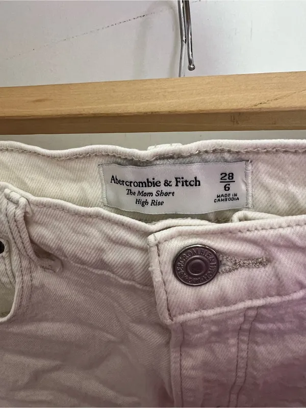 Abercrombie & Fitch White denim the mom short High-Rise size 6 - Image 6