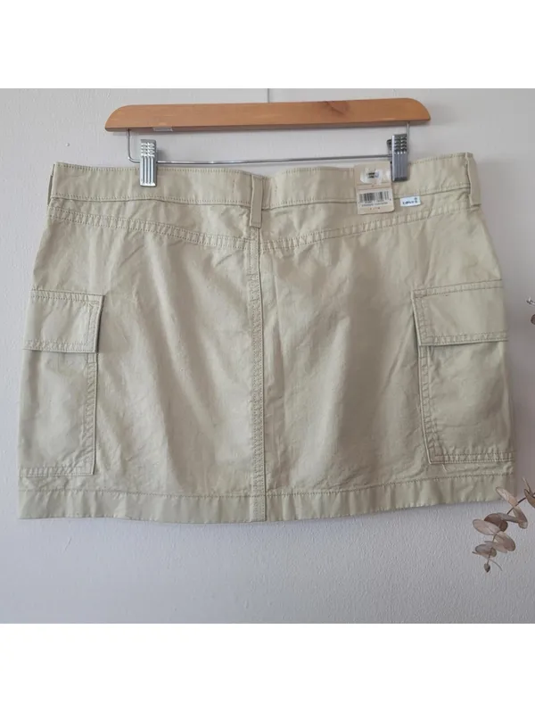 Levi’s '94 Cargo Mini Skirt in Safari Tan Sz 32 New Cotton - Image 7