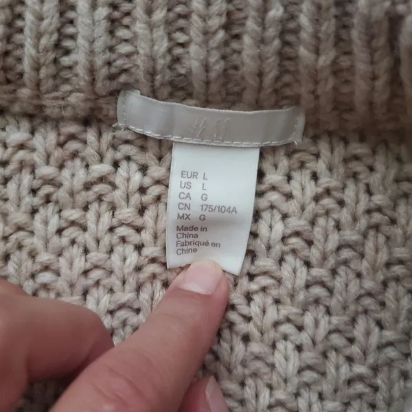 H&M cream color sweater size Large women's oversized very warm snug in s… - Image 4
