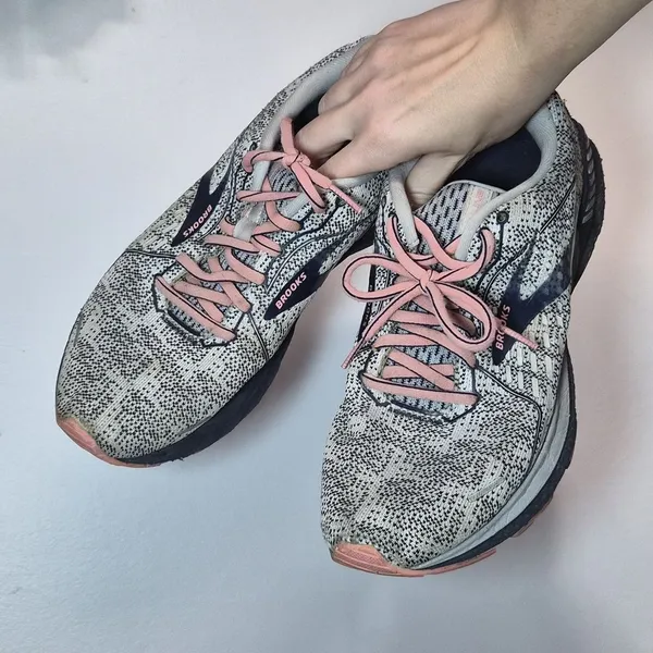 Brooks Women’s Athletic Shoes in Pink and Gray 9.5 - Image 11