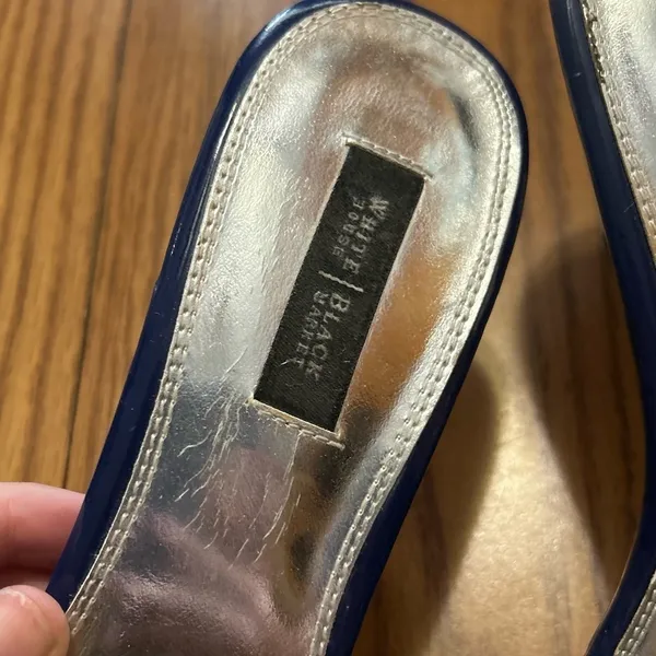 White House Black Market Prescot Blue Snakeskin Slip On Heels Size 8.5M - Image 5
