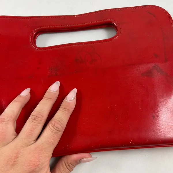 Red patent handle flap clutch - Image 4